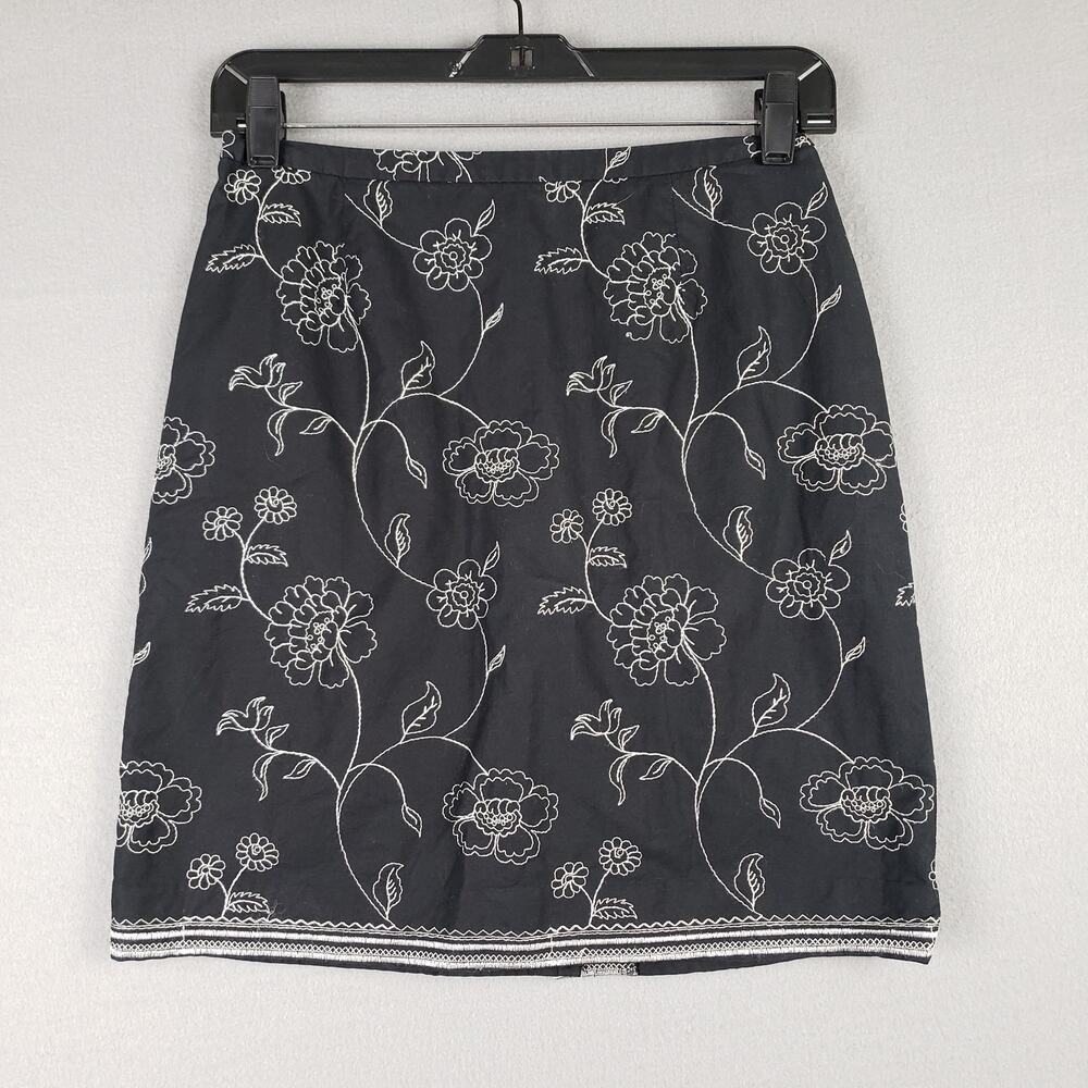 Casual Corner Women's 4 Petite Floral Embroidered Skirt Black Knee Length Modest
